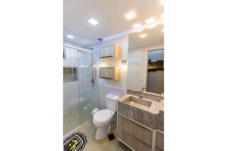 Pool and comfort for up to 6 guests.