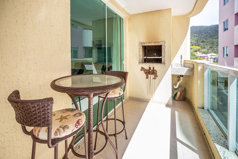 E103 - Apartamento com Piscina e Academia