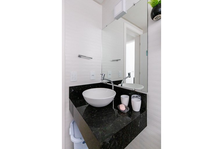 Apto Familiar com Churrasqueira em Bombas A102