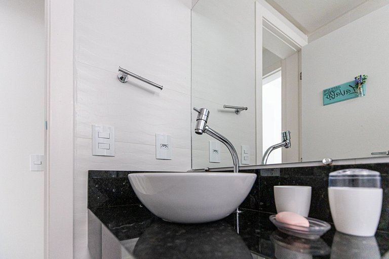 Apto Familiar com Churrasqueira em Bombas A102