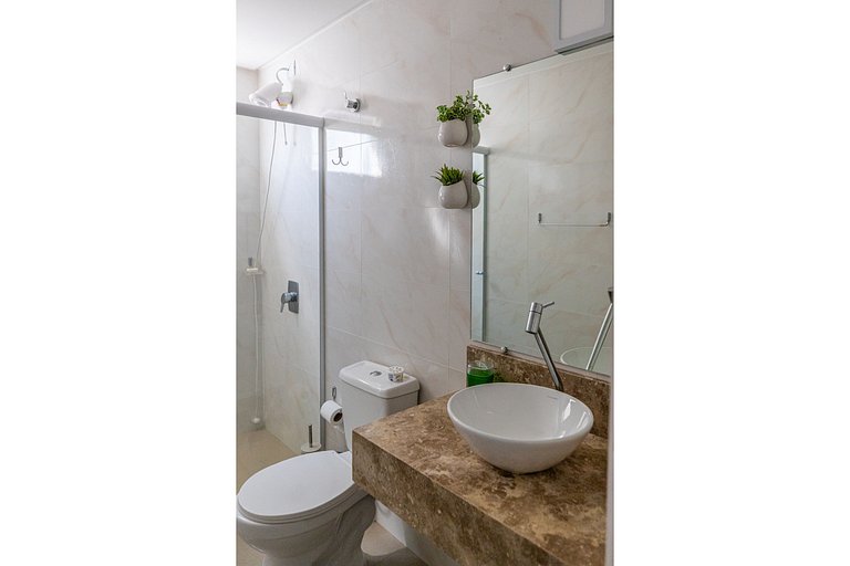 Apto Familiar com Churrasqueira em Bombas A102