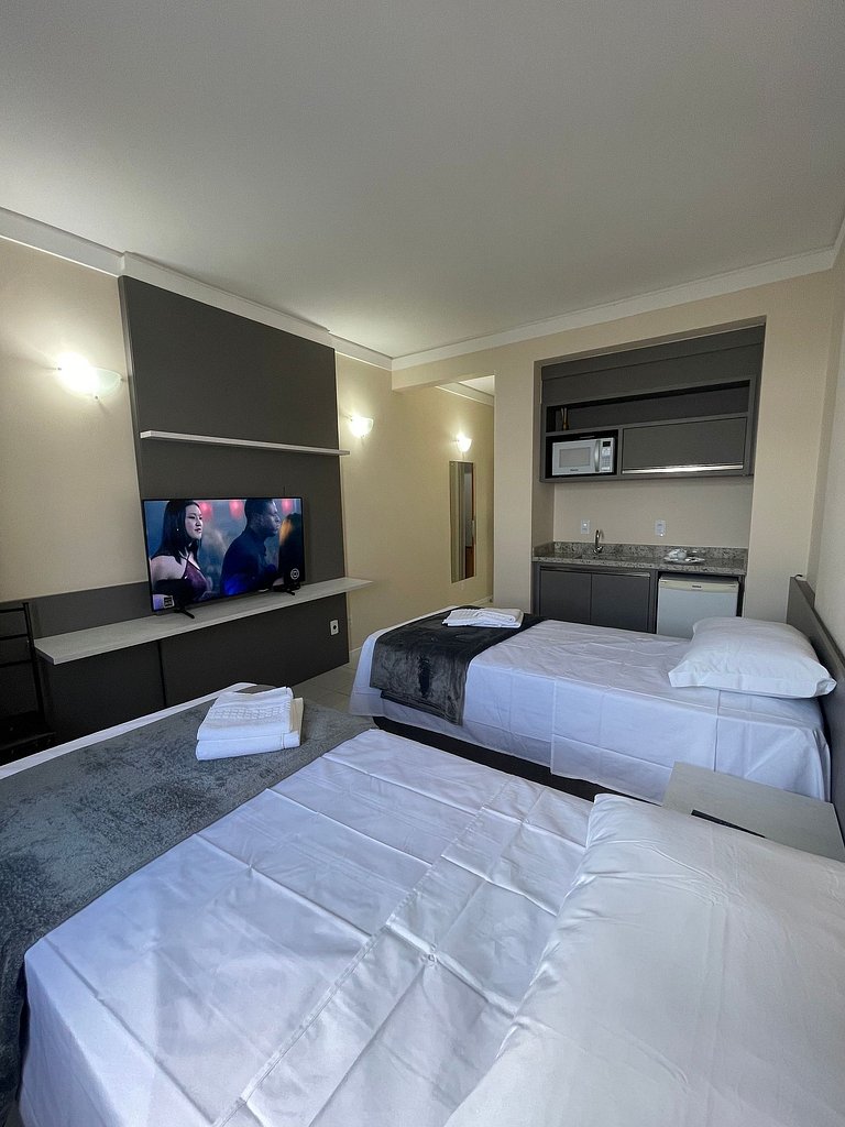 Flat no Cecomtur - Praça 15, proximo CentroSul!