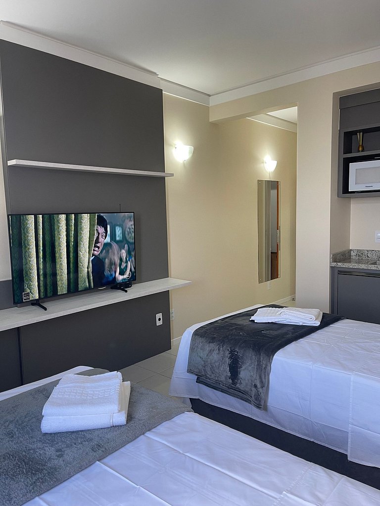Flat no Cecomtur - Praça 15, proximo CentroSul!