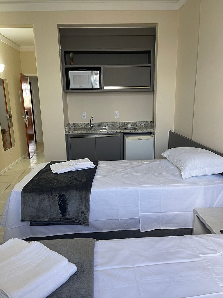 Flat no Cecomtur - Praça 15, proximo CentroSul!