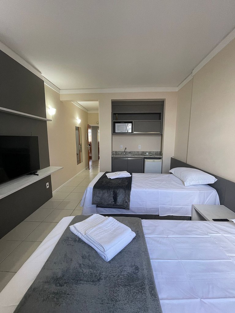 Flat no Cecomtur - Praça 15, proximo CentroSul!