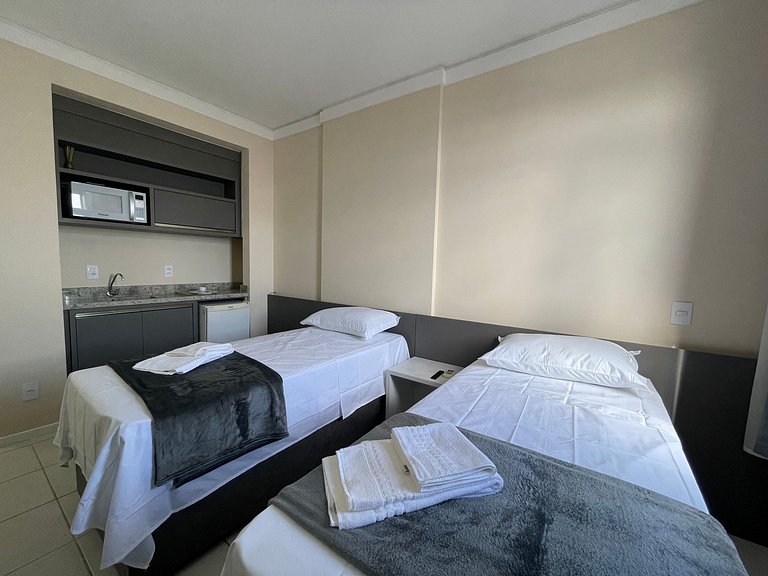 Flat no Cecomtur - Praça 15, proximo CentroSul!