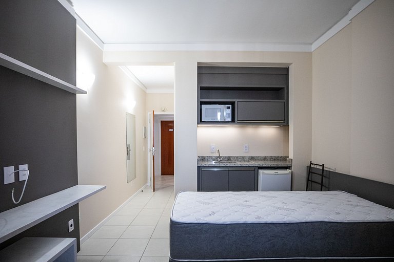 Flat no Cecomtur - Praça 15, proximo CentroSul!