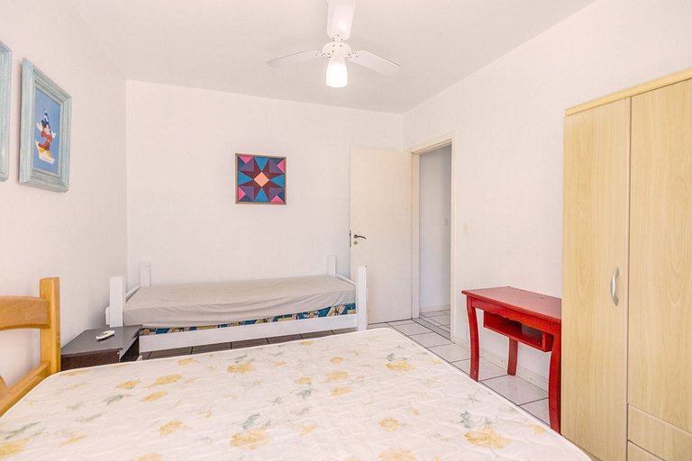 Sea-view balcony - 80 m to beach - sleeps 10