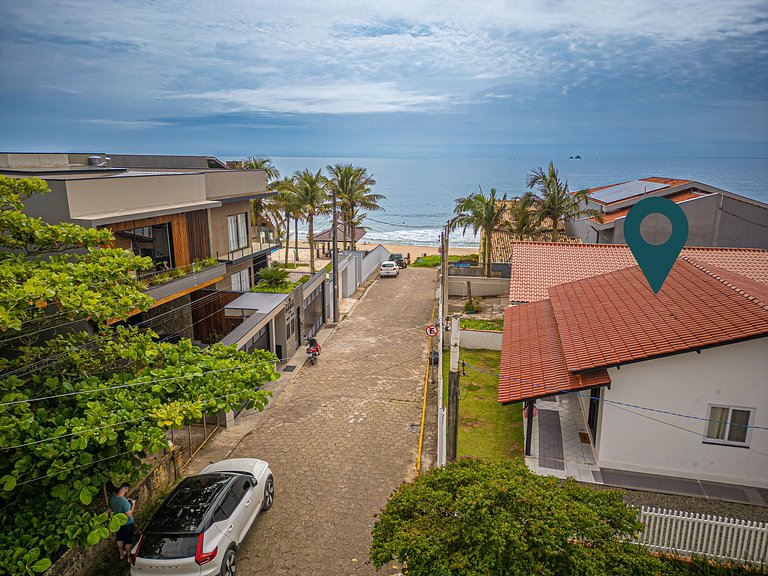 Casa família com brinquedoteca - pé na areia