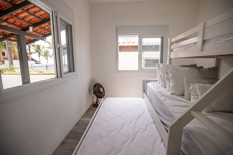 Casa família com brinquedoteca - pé na areia