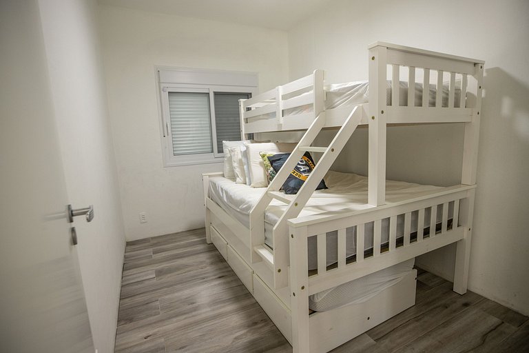 Casa família com brinquedoteca - pé na areia