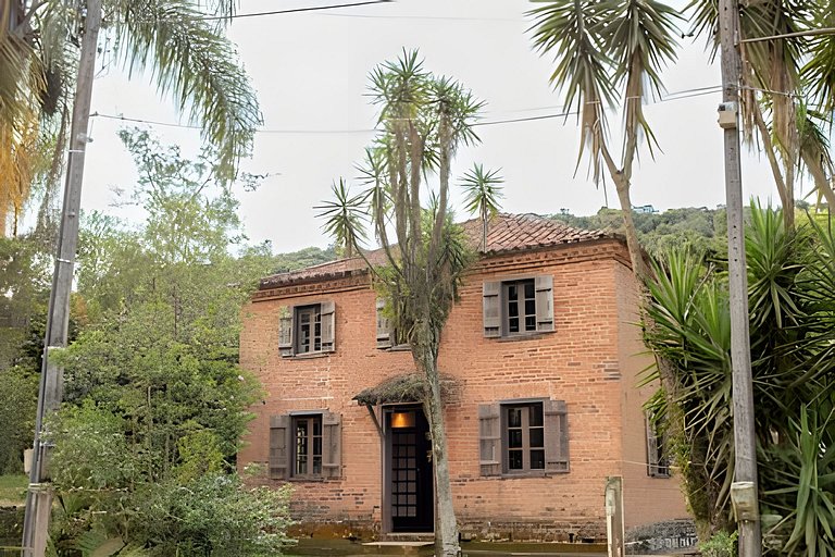 Sitio centenário com piscina