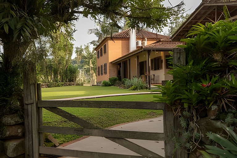 Sitio centenário com piscina
