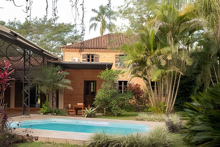 Sitio centenário com piscina