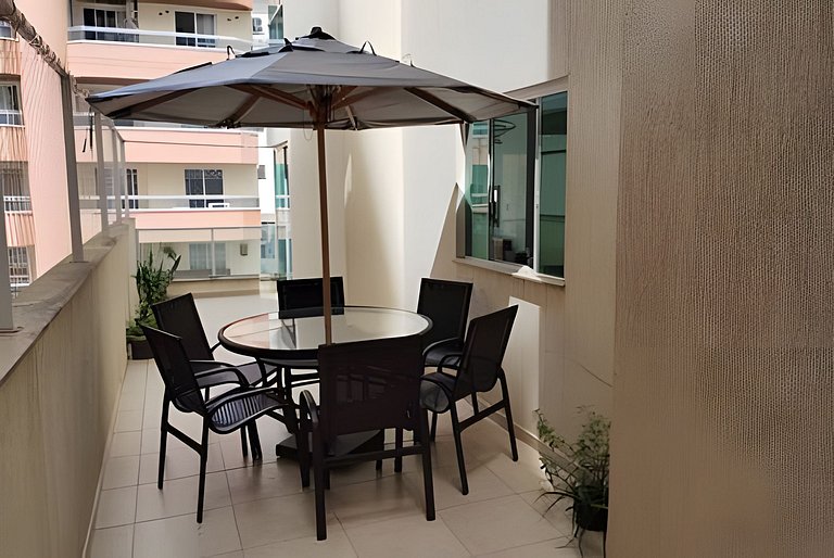 Terraço privativo - 2 suítes a 250 m da praia