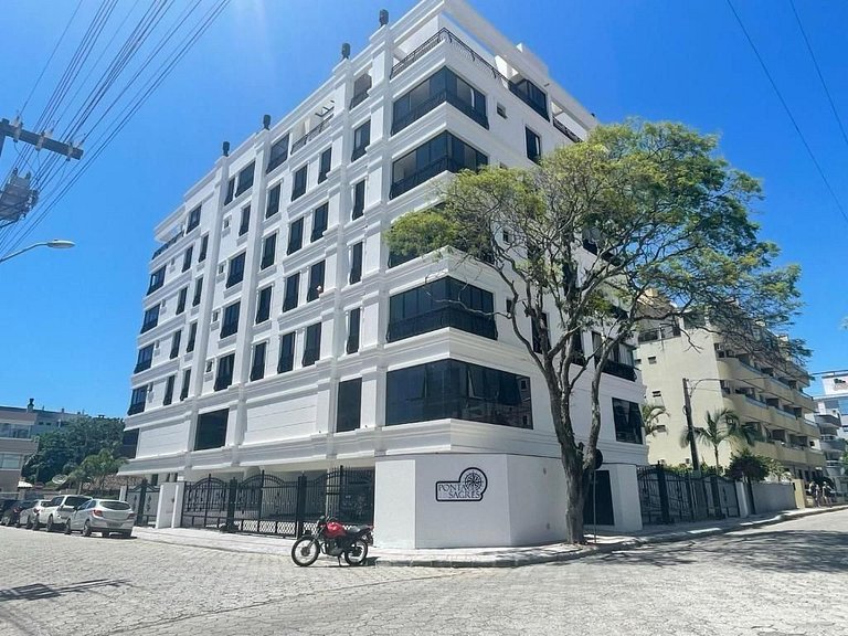 Apto premium em Bombas, a passos da praia