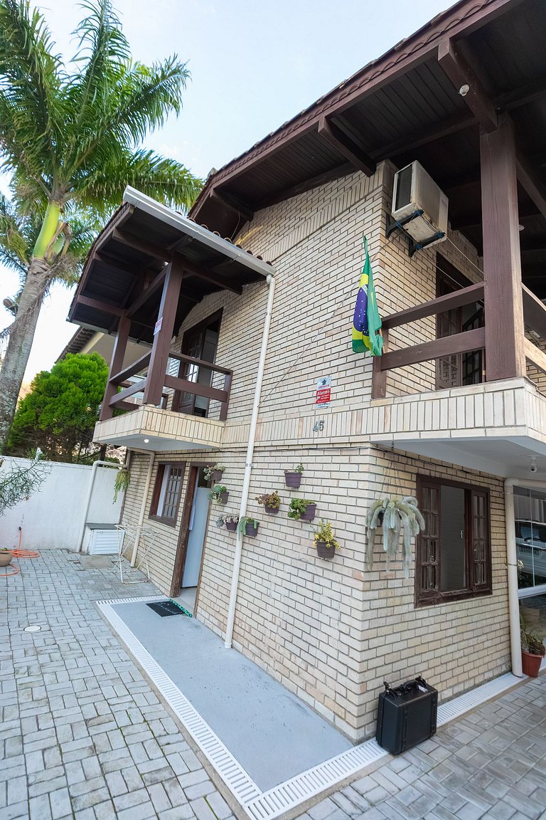 Duplex 101 - 2 suítes + 1 casal - 100 m do mar