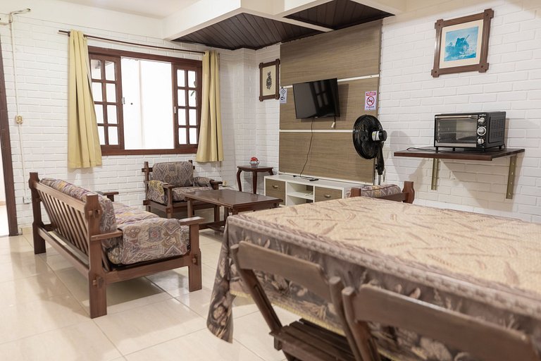 2 queen suites • 100 m to beach