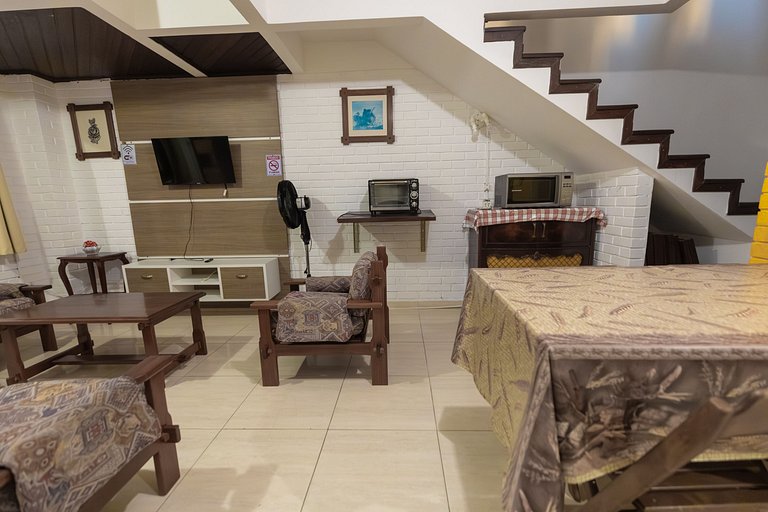 2 queen suites • 100 m to beach
