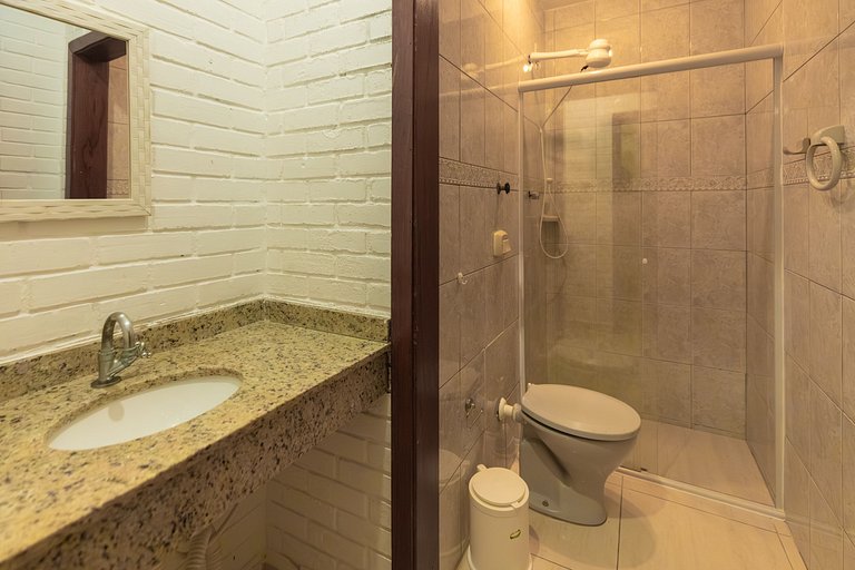 2 queen suites • 100 m to beach