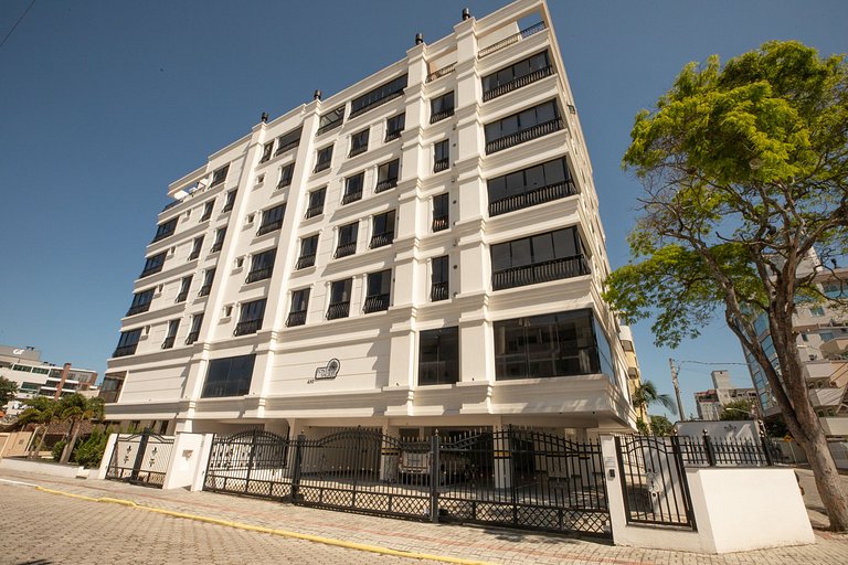 Apto premium em Bombas, a passos da praia