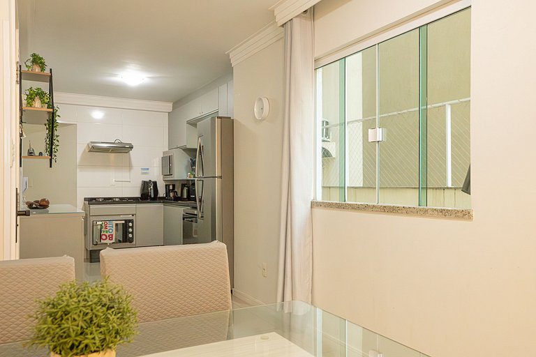 Terraço privativo - 2 suítes a 250 m da praia