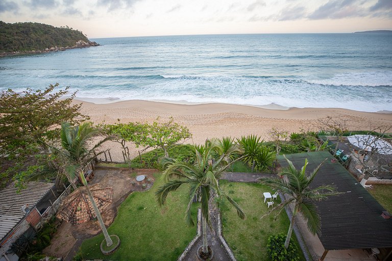 Pé na areia em Balneário Camburiu