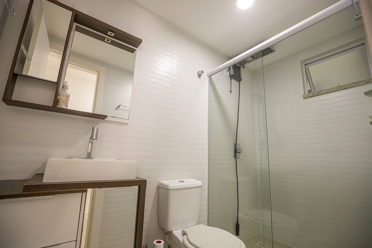 E103 - Apartamento com Piscina e Academia