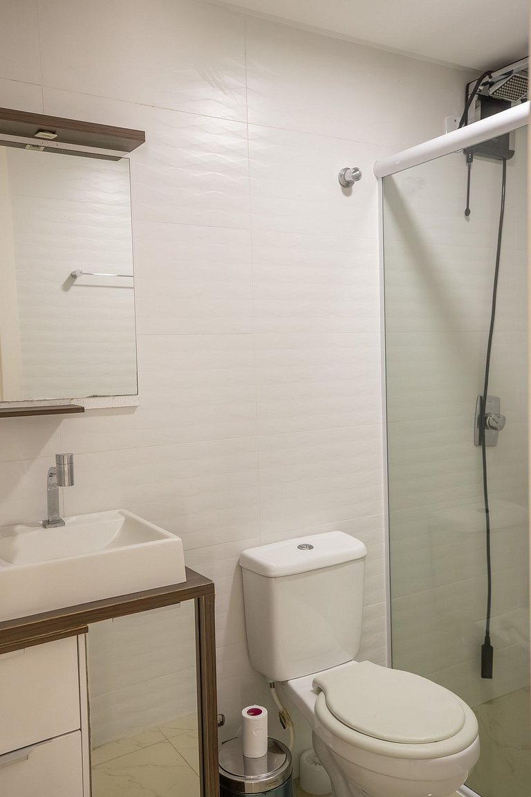 E103 - Apartment with Pool and Gym