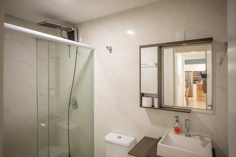 E103 - Apartamento com Piscina e Academia