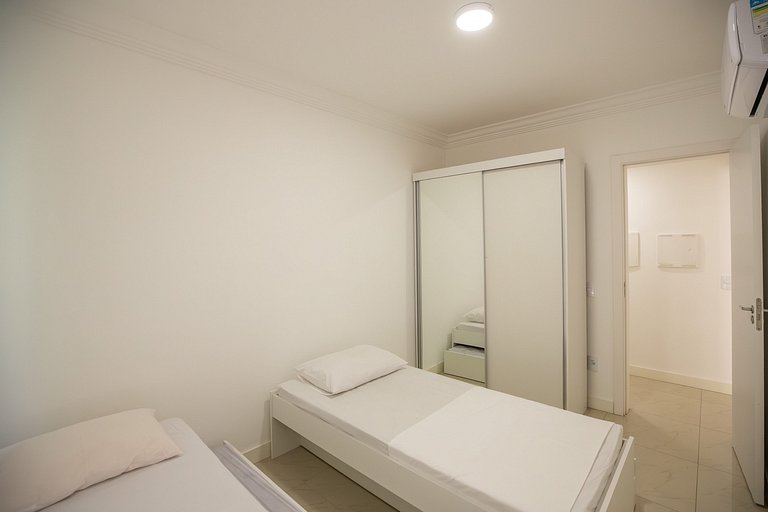 E103 - Apartamento com Piscina e Academia