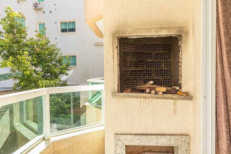 Sea-view balcony - 80 m to beach - sleeps 10