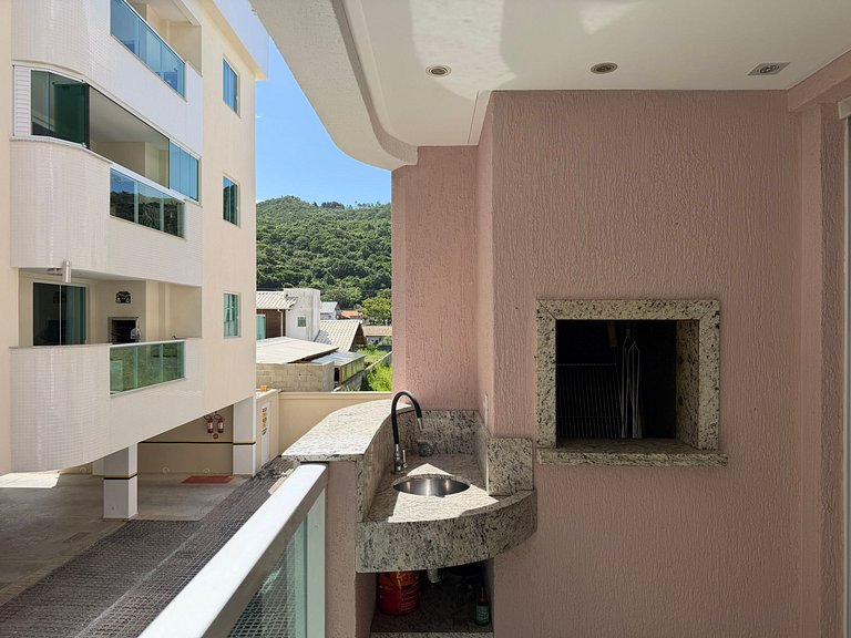 Pool and comfort for up to 6 guests.